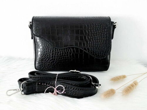 YOUR NEW FAVORITE BLACK BAG