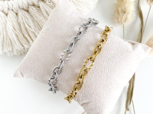 DIFFERENT CHAIN BRACELET