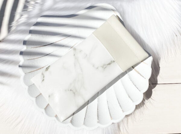 BEIGE WHITE MARBLE SUNGLASSES POUCH