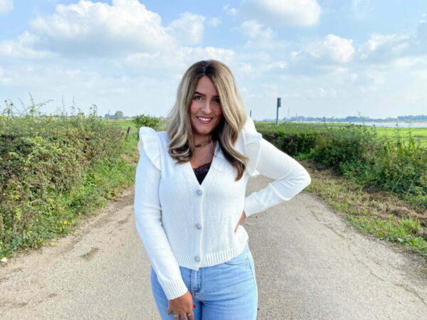 RUFFLE CARDIGAN WHITE