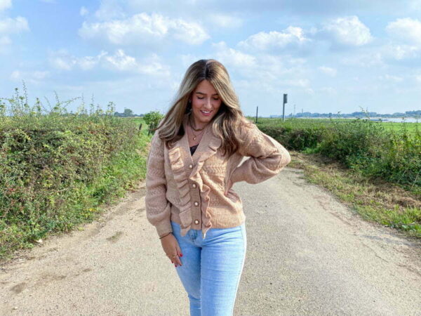 ROMANTIC RUFFLE CARDIGAN BEIGE