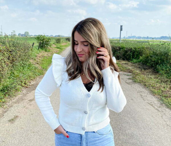 RUFFLE CARDIGAN WHITE